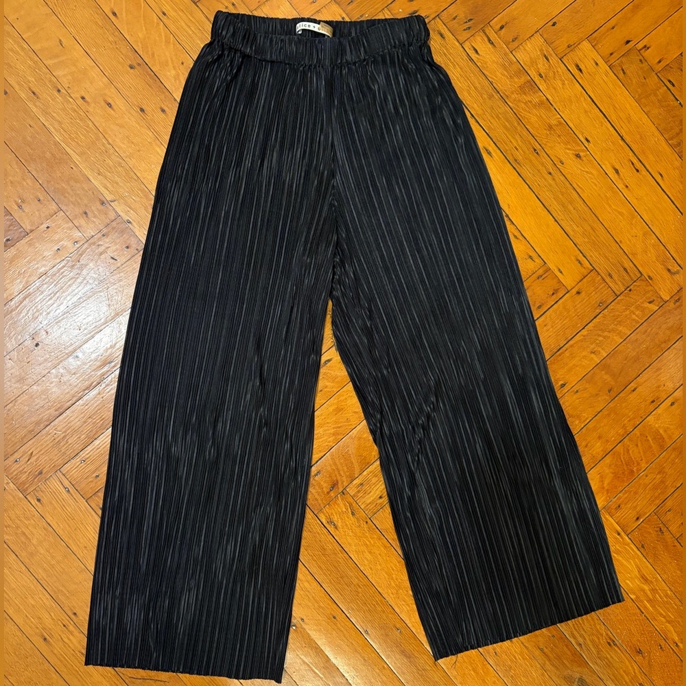 Alice + Olivia Black Pleated Pants